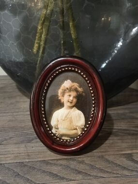 Victorian Vintage Burgundy Oval Frame